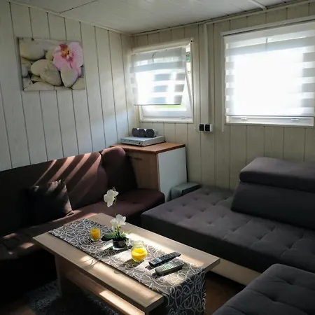 Vakantiehuis Maly Domek Nad Zatoka Roznowska