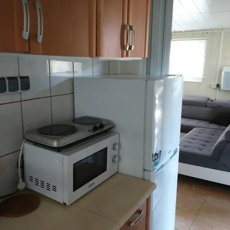 Maly Domek Nad Zatoka Roznowska